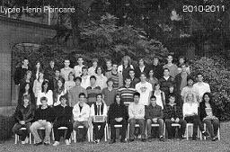 Photo de classe en noir et blanc